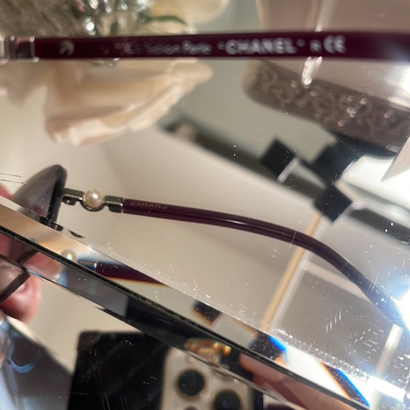 CHANEL sunglasses with signature pearl and CHANEL case - Picture 8 of 8